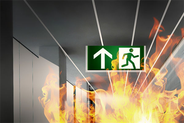山東化工廠爆炸后樓房僅?？蚣埽瑢χ圃鞓I(yè)有何啟示？