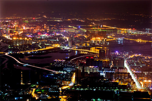 清遠(yuǎn)戰(zhàn)略咨詢公司洞察市場，如何精準(zhǔn)為企業(yè)定位發(fā)展方向？